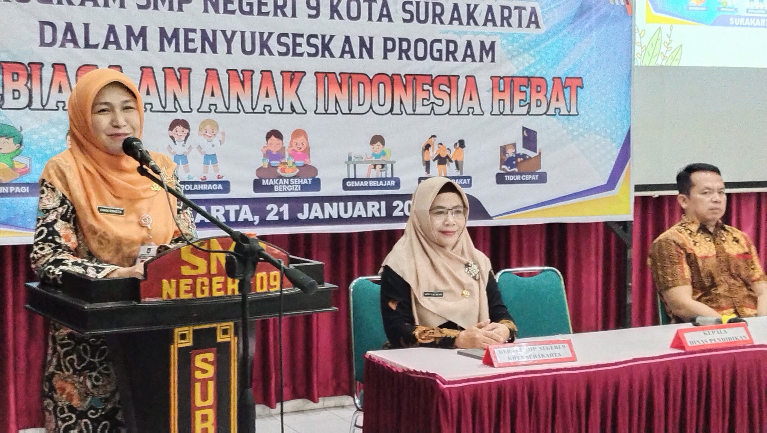 Sosialisasi SMP Negeri 9 Kota Surakarta untuk Menyukseskan Program 7 Kebiasaan Anak Indonesia Hebat, Selasa (21/1/2025)