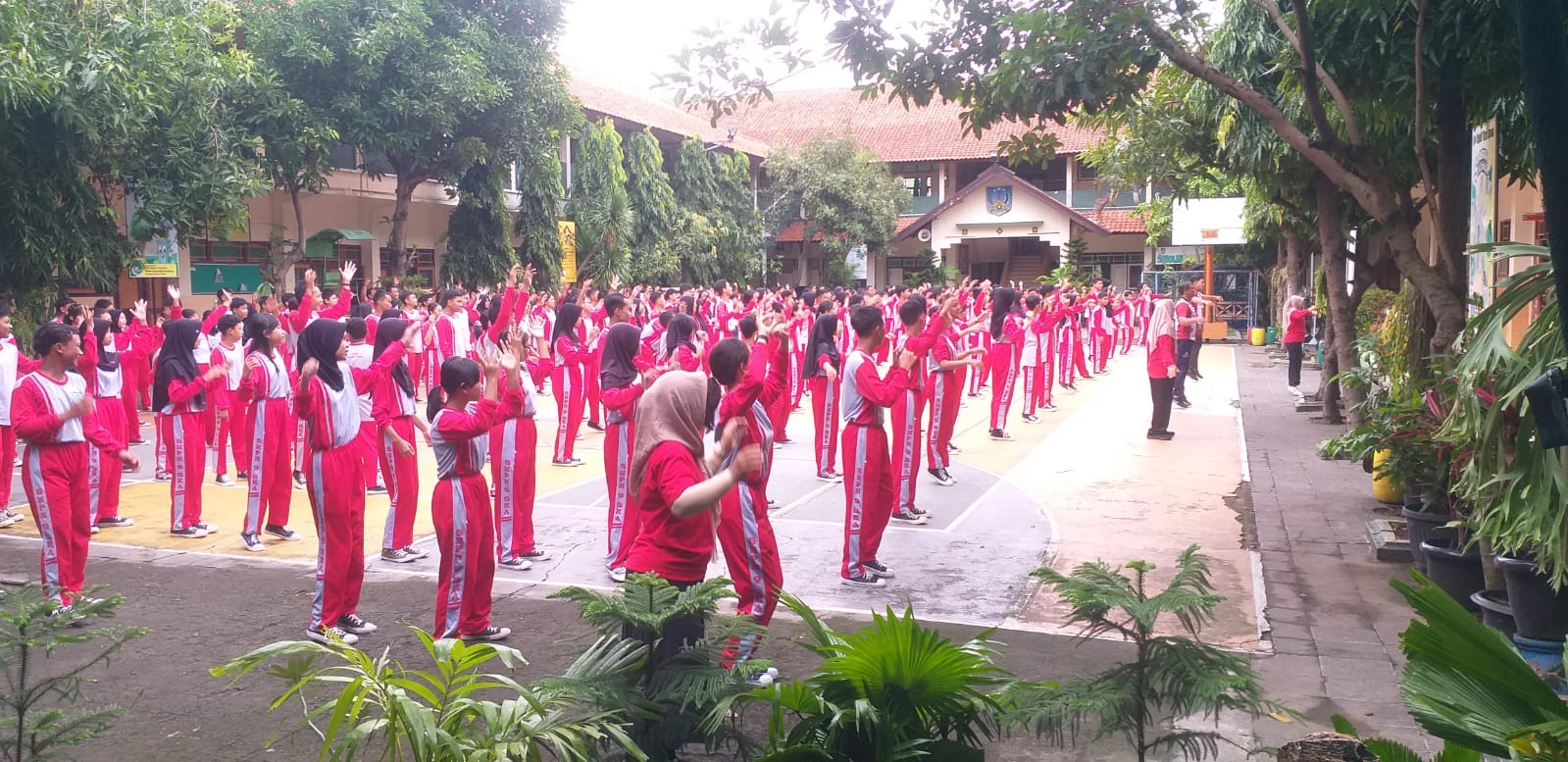 Senam Bersama Agenda Kamis Sehat SMP Negeri 9 Kota Surakarta, Kamis (30/1/2025)