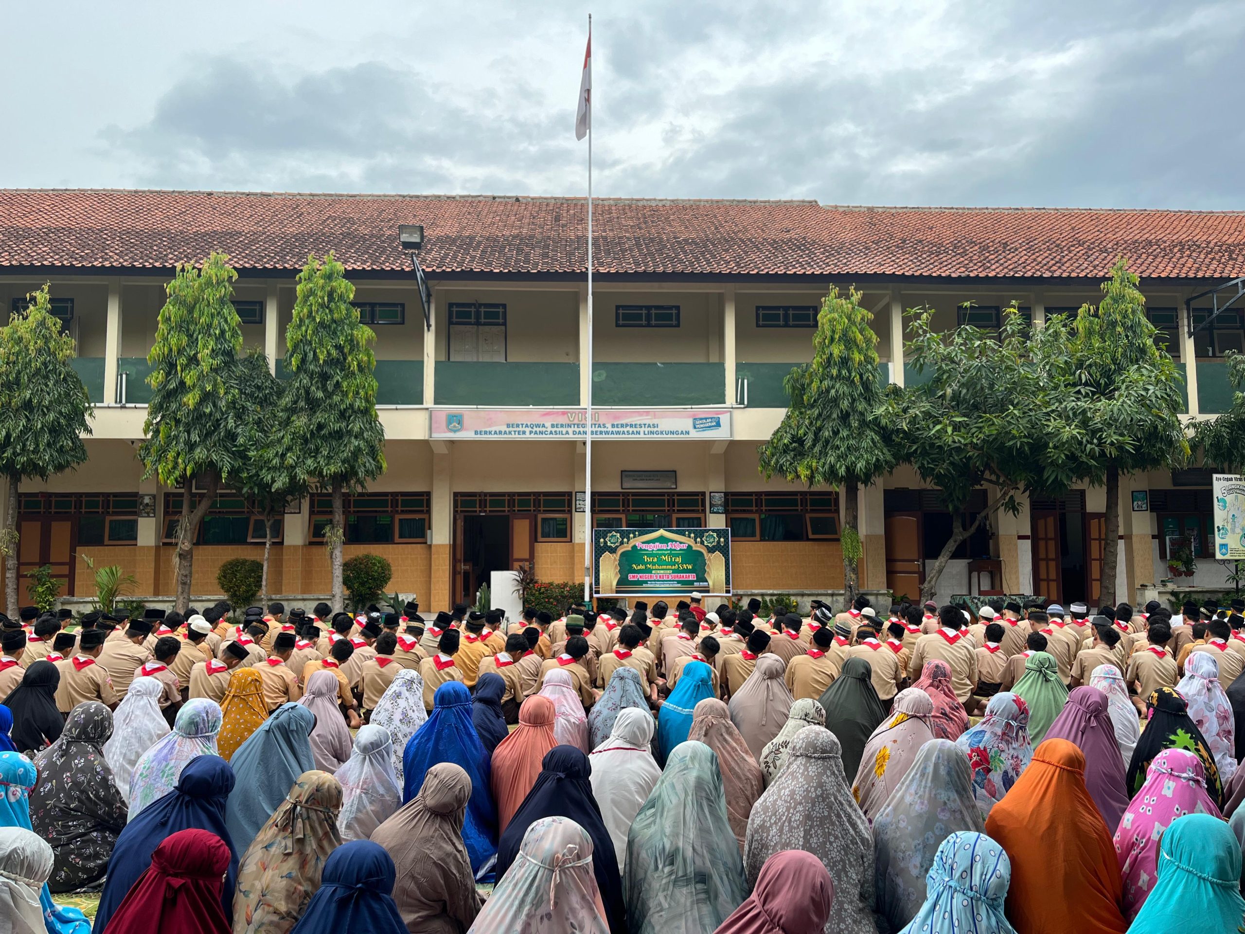 Pengajian dalam rangka Isra Miraj Tahun 2025 SMP Negeri 9 Kota Surakarta, Jumat (31/1/2025)