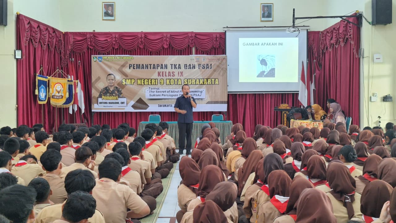 Pemantapan TKA dan PSAJ Kelas IX SMP Negeri 9 Kota Surakarta bersama Untung Margono, C.Ht. pada Jumat (10/4/2026).