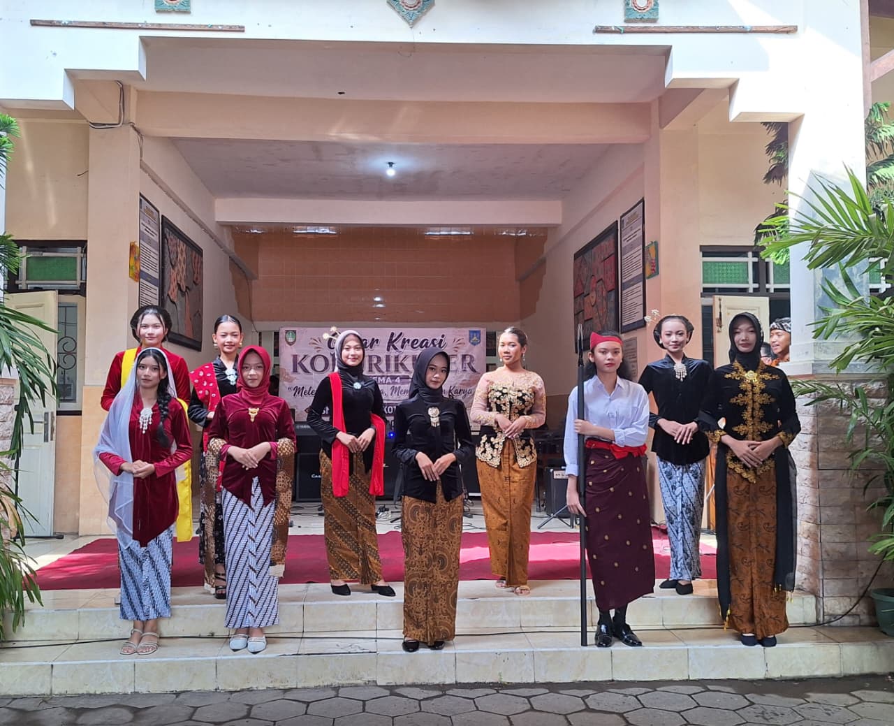 10 Besar peserta Lomba Kartini Look dalam kegiatan Kokurikuler Tema 4 - Melestarikan Budaya, Memancarkan Karya, Kamis (30/4/2026).