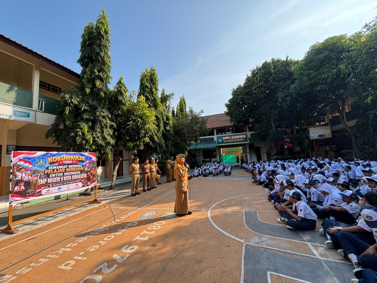 Sosialisasi diawali dengan motivasi dari Kepala SMP Negeri 9 Kota Surakarta, Siti Latifah, S.Pd., M.Pd.