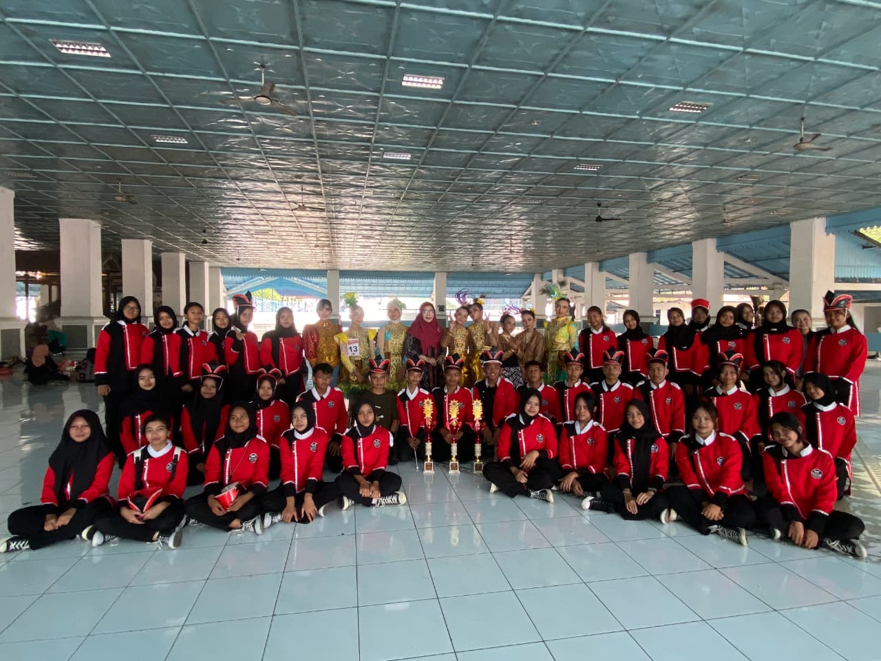 Drumband Sekar Jagad SMP Negeri 9 Kota Surakarta meraih 3 juara dalam Pakubowona Street Parade Festival 2026, Sabtu (12/9/2026).